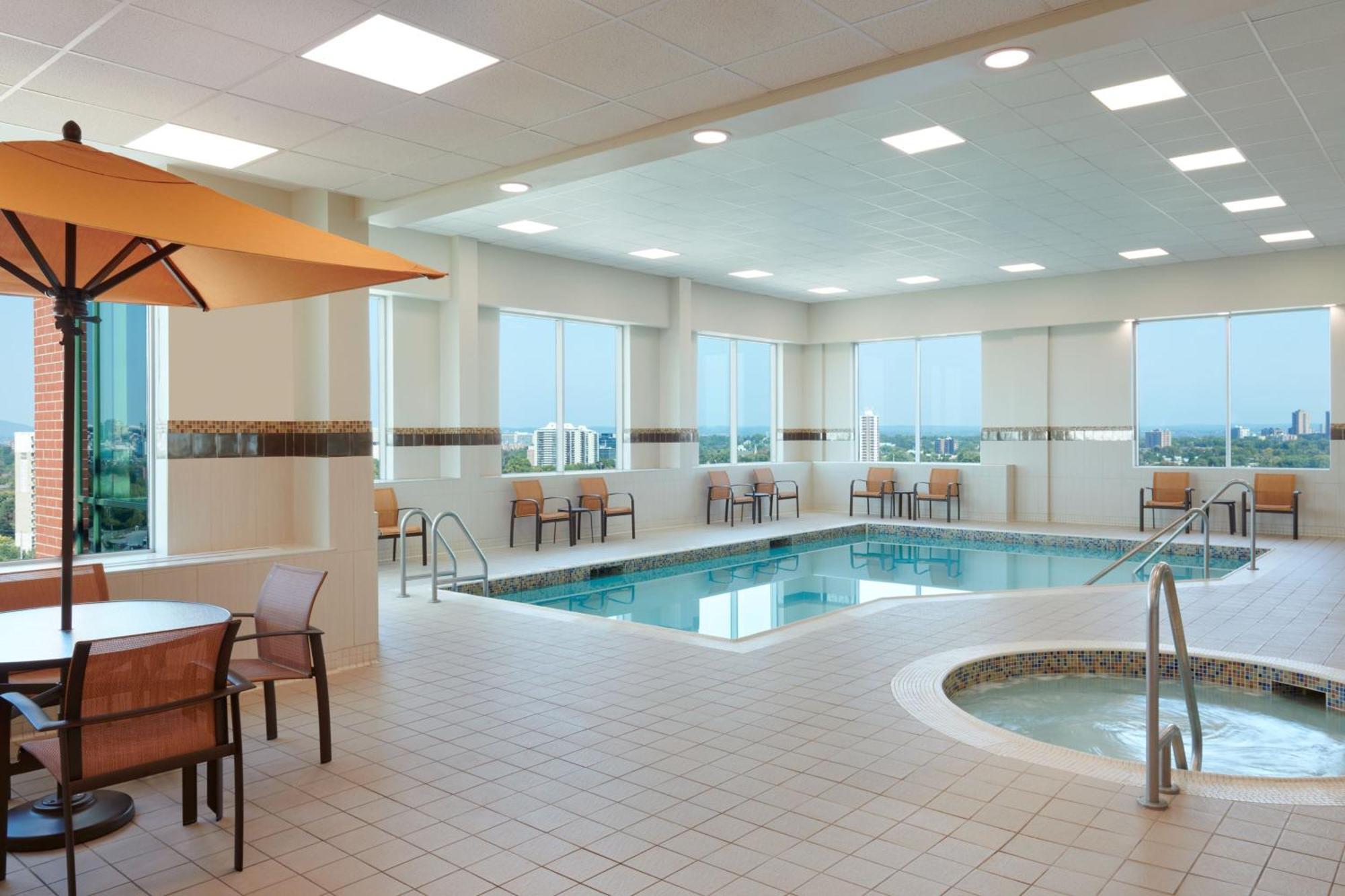Hotel Courtyard By Marriott Ottawa East Extérieur photo