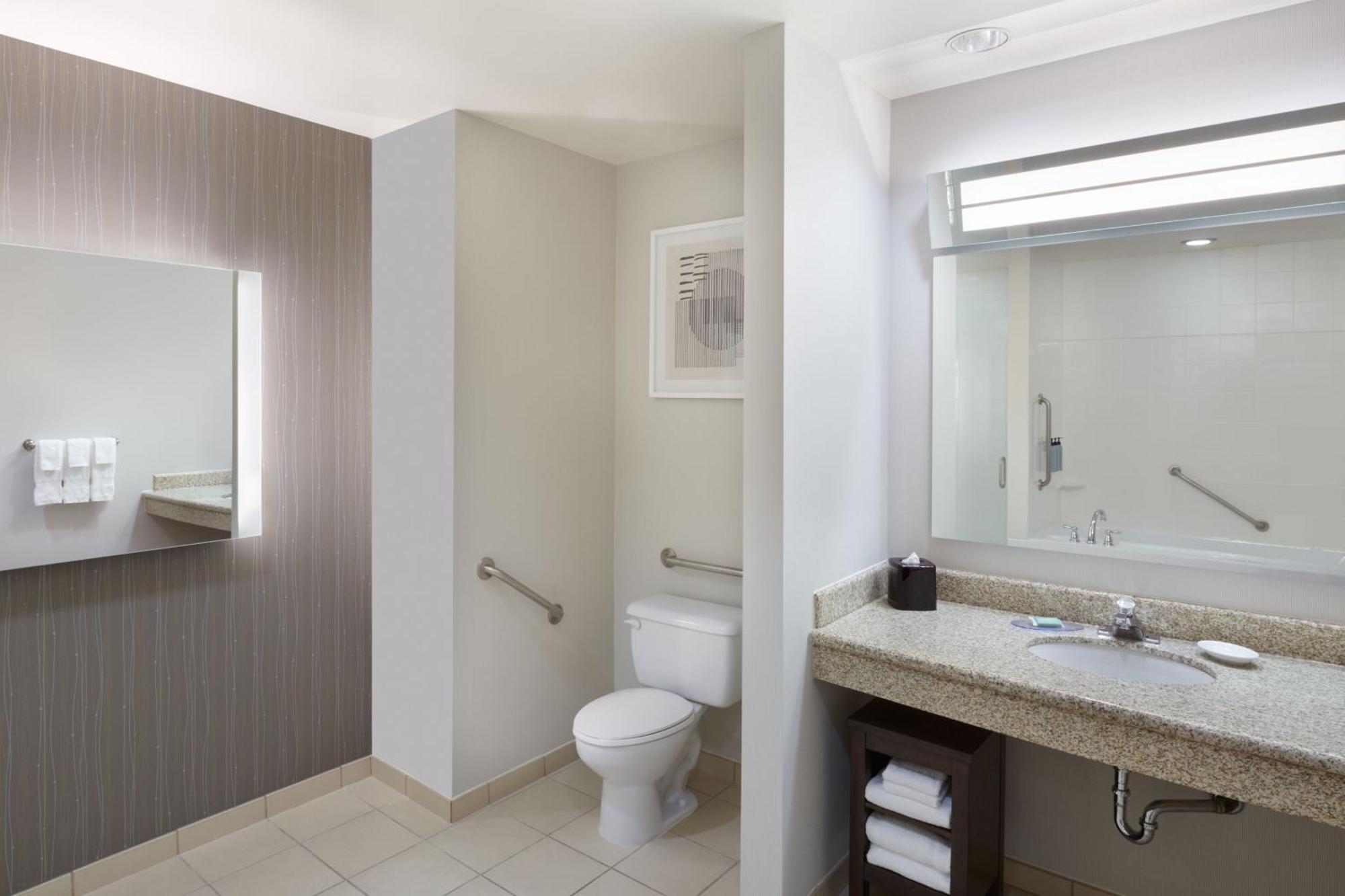 Hotel Courtyard By Marriott Ottawa East Extérieur photo