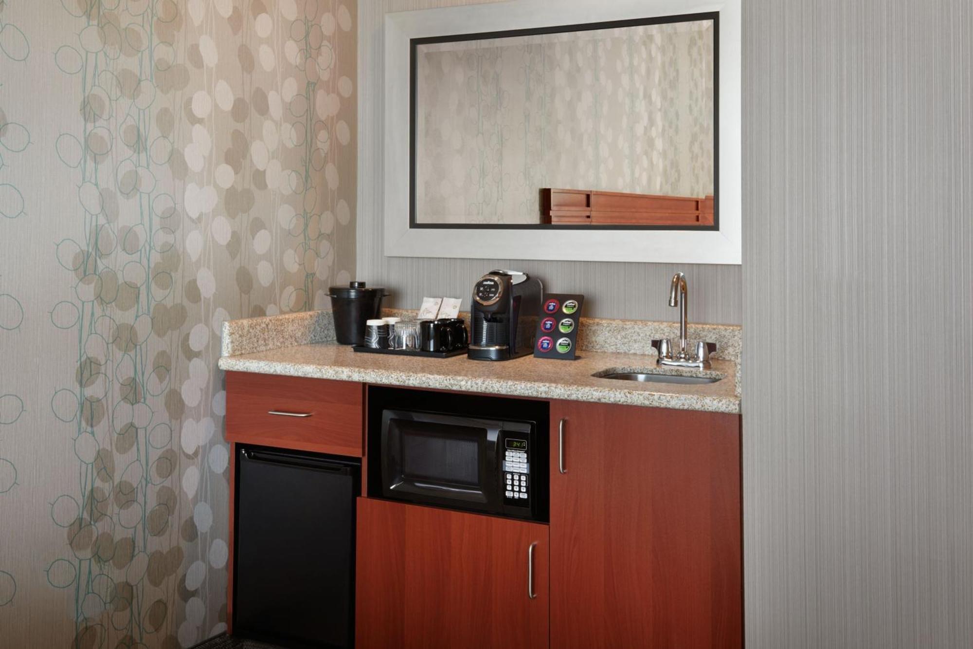 Hotel Courtyard By Marriott Ottawa East Extérieur photo