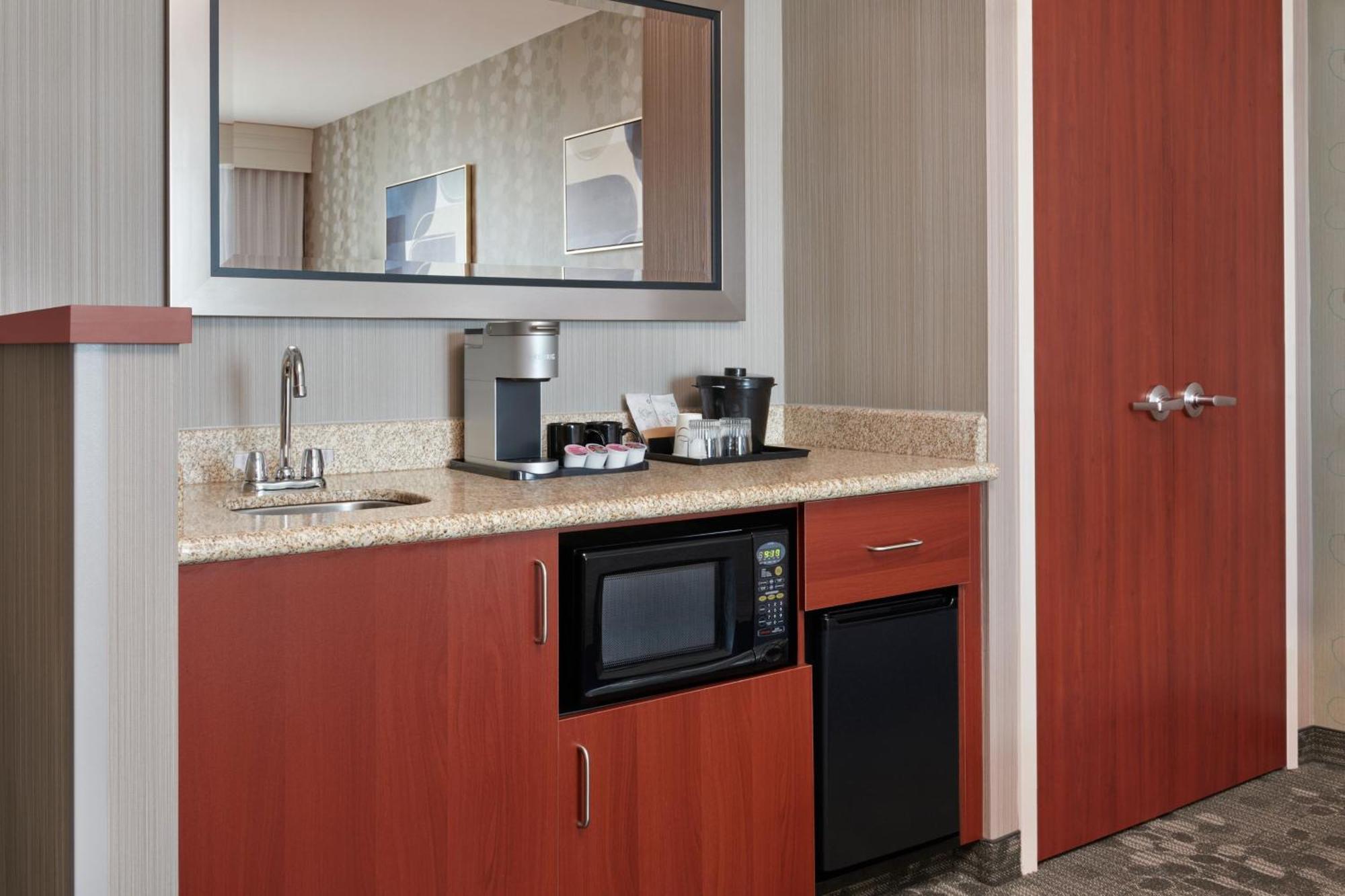 Hotel Courtyard By Marriott Ottawa East Extérieur photo