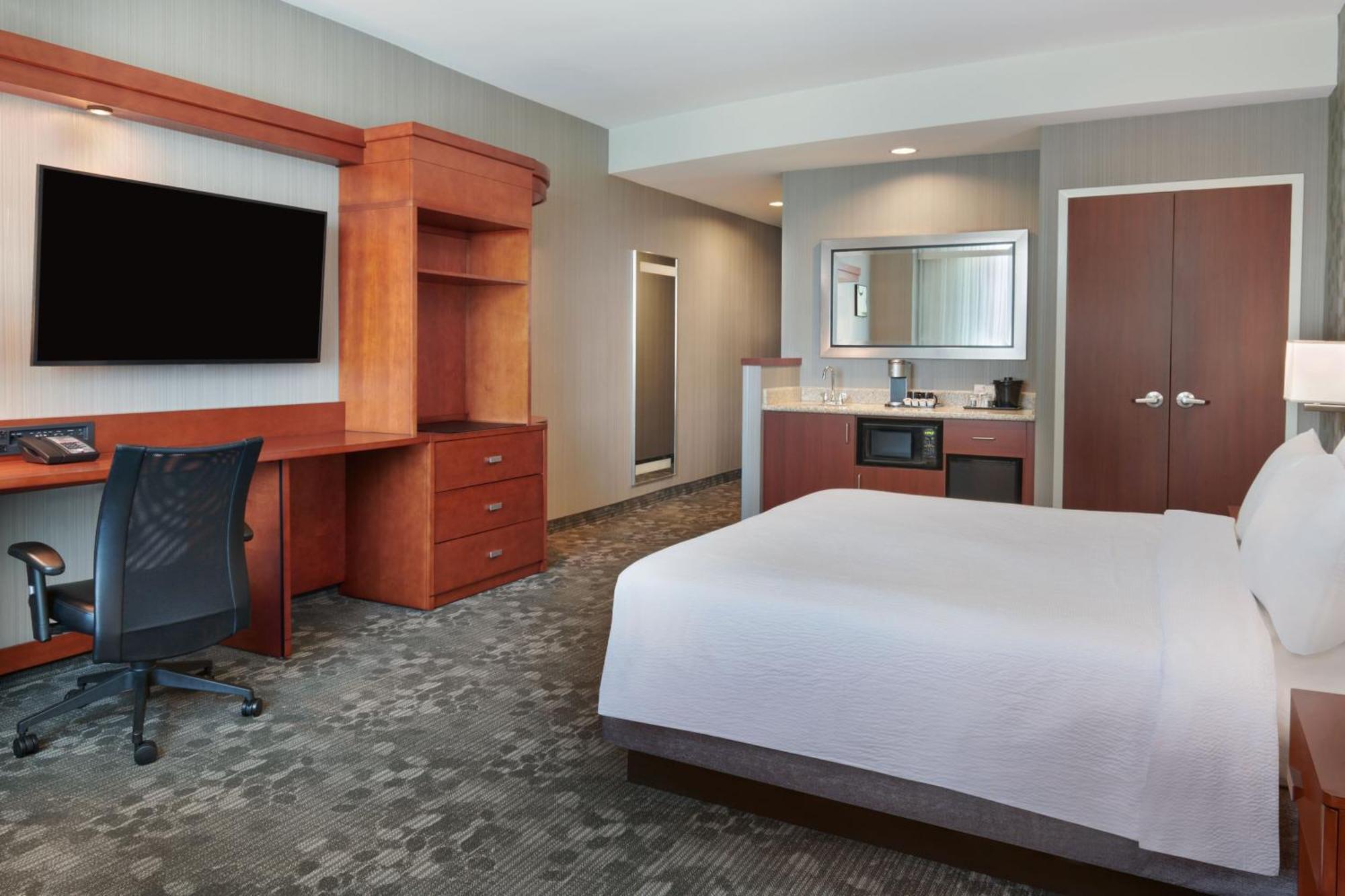Hotel Courtyard By Marriott Ottawa East Extérieur photo