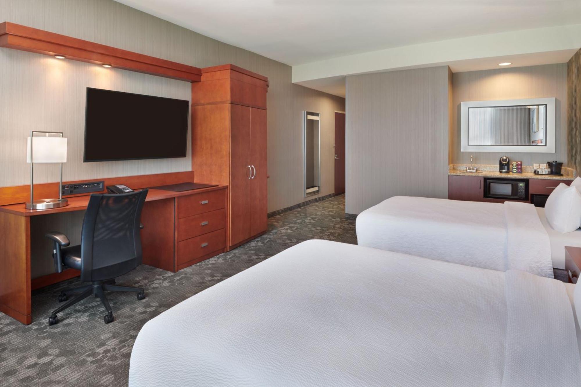 Hotel Courtyard By Marriott Ottawa East Extérieur photo