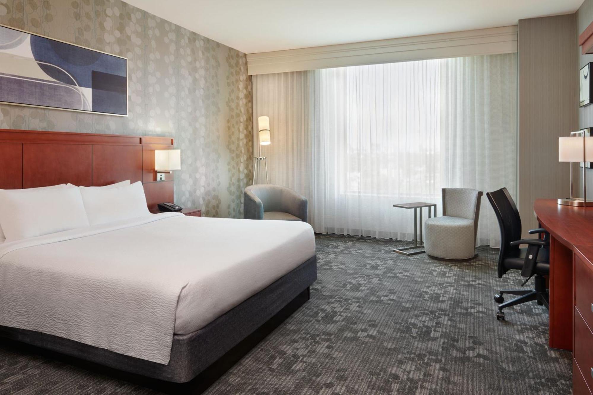 Hotel Courtyard By Marriott Ottawa East Extérieur photo