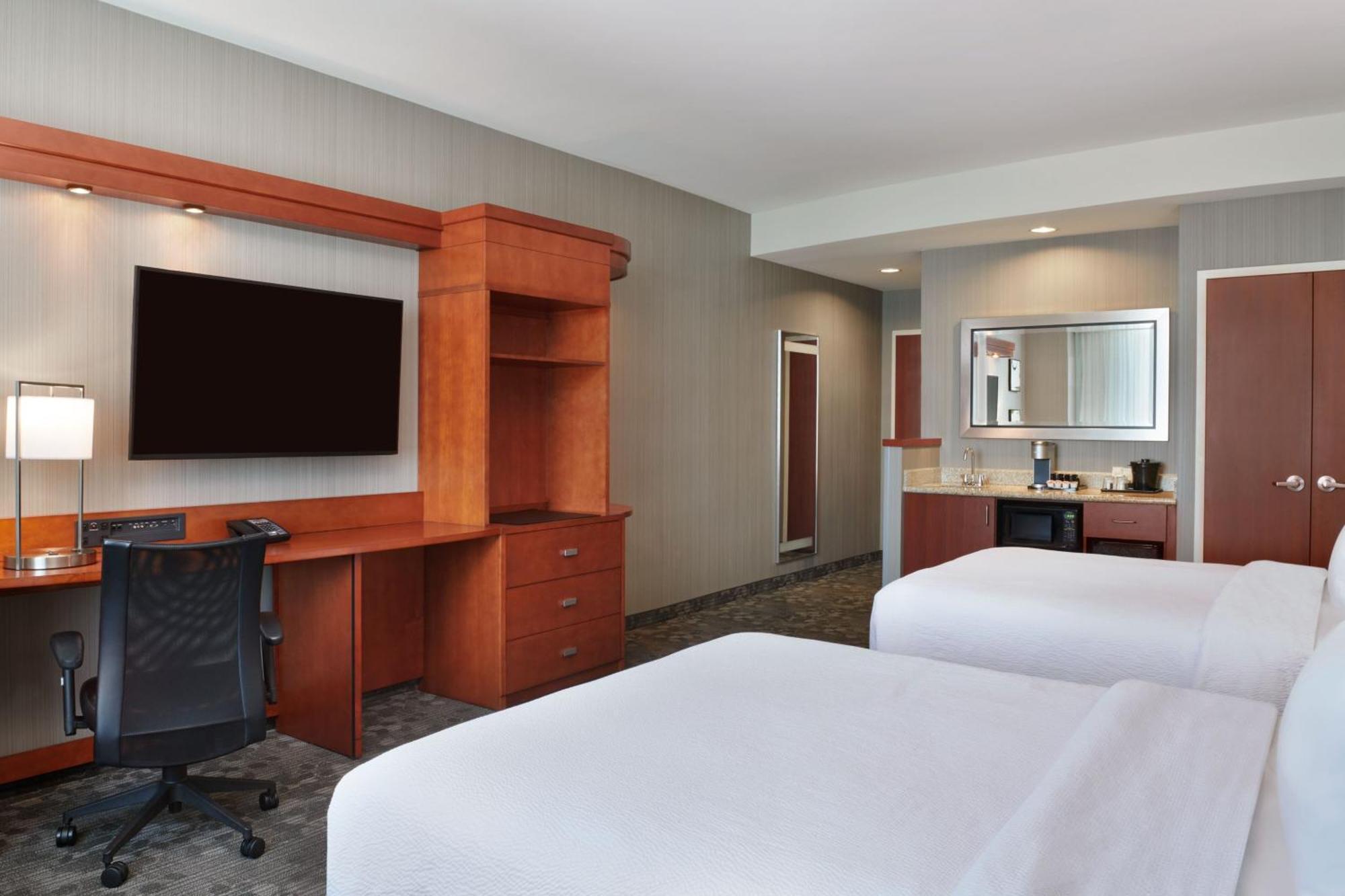 Hotel Courtyard By Marriott Ottawa East Extérieur photo